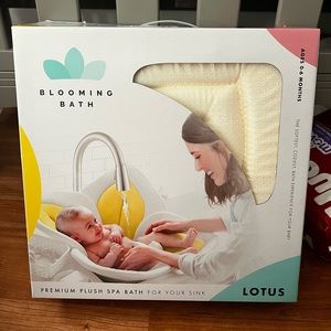 Blooming bath lotus flower (New)